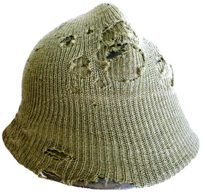 Beanie utilisé comme couvre-casque. Beanie utilisé comme couvre-casque.