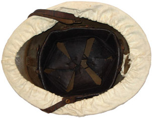 Vue de la fixation au casque. Vue de la fixation au casque.