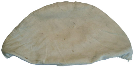 Couvre-casque blanc des BCA. Couvre-casque blanc des BCA.