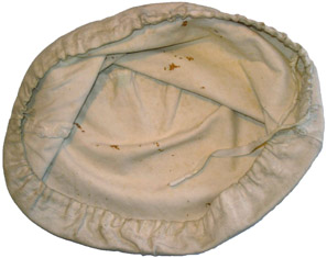 Couvre-casque blanc des BCA. Couvre-casque blanc des BCA.