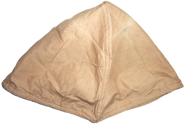 Couvre-casque Mle26, vue de face. Couvre-casque Mle26, vue de face.