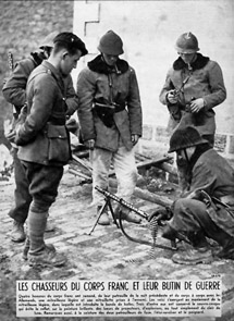 Couvre-casque en 2 pièces. Couvre-casque en 2 pièces.