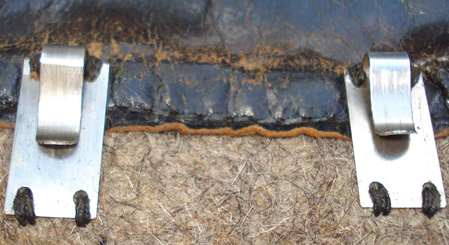 Fixation des agrafes sur la coiffe. Fixation des agrafes sur la coiffe.