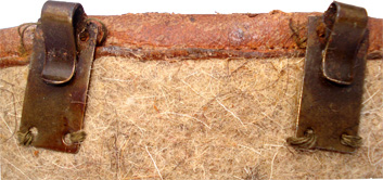 Agrafe en acier bondérisé, après 1952 Agrafe en acier bondérisé, après 1952.