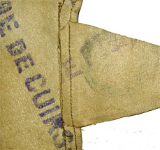 Marquages de la feuille de cuir d'origine. Marquages de la feuille de cuir d'origine.
