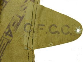 Marquages de la feuille de cuir d'origine. Marquages de la feuille de cuir d'origine.