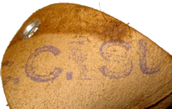 Marquages de la feuille de cuir d'origine. Marquages de la feuille de cuir d'origine.