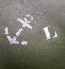 Taille D sur un casque de la Marine. Taille D sur un casque de la Marine.