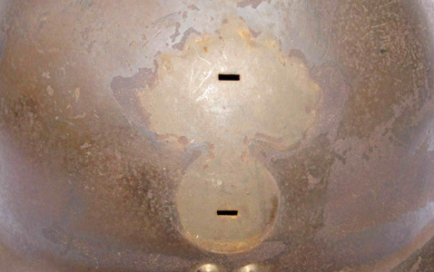 Kaki chocolat, les surfaces exposées foncent avec le temps. Kaki chocolat, les surfaces exposées foncent avec le temps.