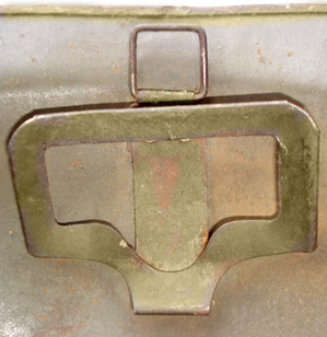 Lame latérale avec le dé de jugulaire. Lame latérale avec le dé de jugulaire.