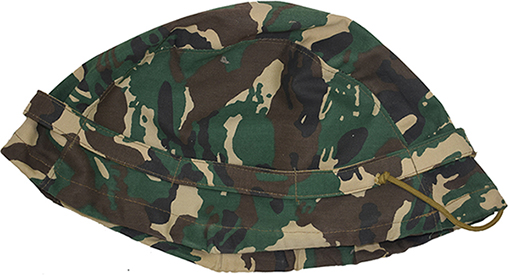 Couvre-casque, vue à plat (envers/revers). Couvre-casque, vue à plat (envers/revers).