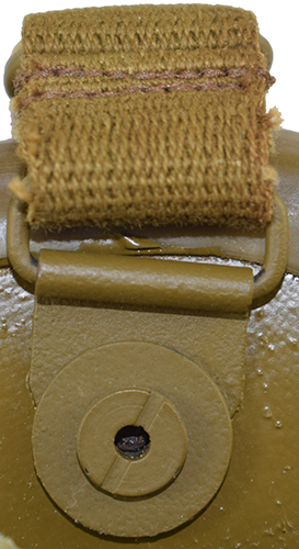 Pontet de jugulaire articulé. Pontet de jugulaire articulé.