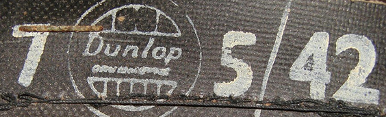 Marquage fabrication Dunlop mai 1942, taille 7. Marquage fabrication Dunlop mai 1942, taille 7.