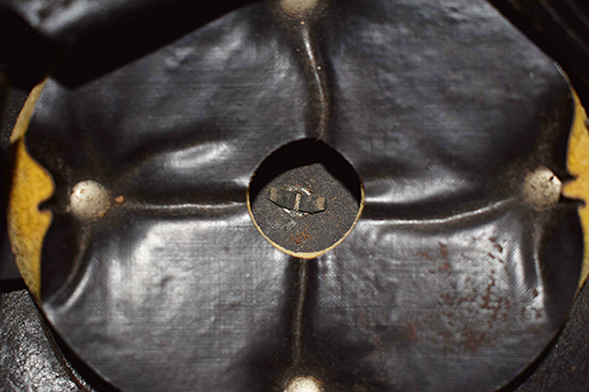 Amortisseur ovale typique des coiffes Mark I. Amortisseur ovale typique des coiffes Mark I.