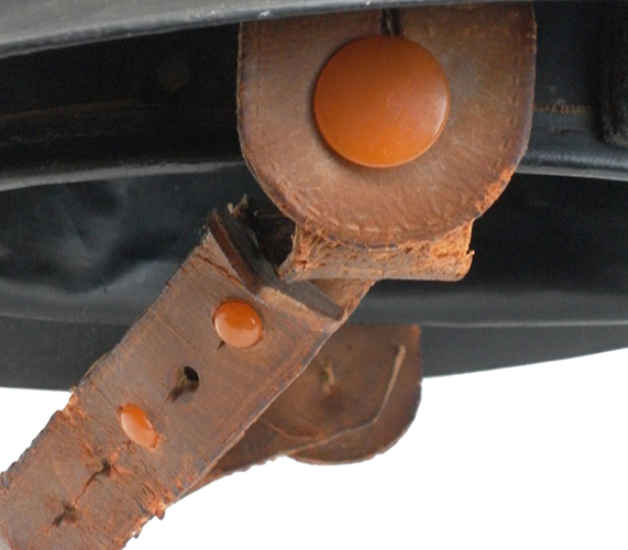 Boutonnière de maintien. Boutonnière de maintien.