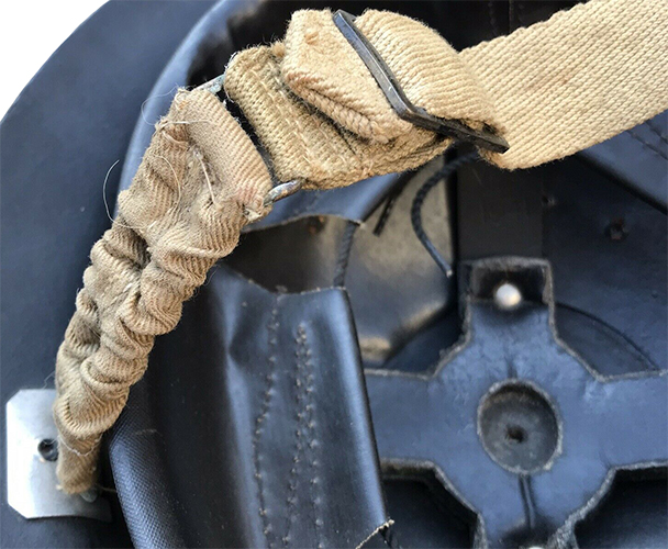 Boucle coulissante de réglage et maintien par fourreaux de type Mark II. Boucle coulissante de réglage et maintien par fourreaux de type Mark II.