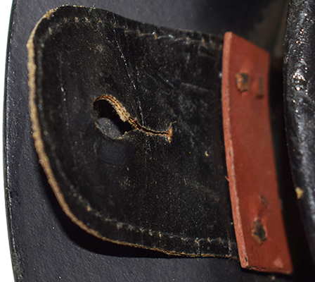 Boutonnière de maintien. Boutonnière de maintien.