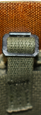 Détail maintien. Détail maintien.