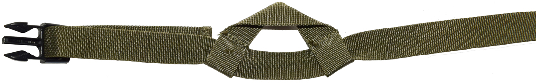Jugulaire, partie longue avec mentonnière et crochet de fermeture. Jugulaire, partie longue avec mentonnière et crochet de fermeture.