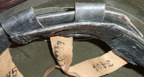 Détail passage des parties de la coiffe, et maintien dans la coque. Détail passage des parties de la coiffe, et maintien dans la coque.