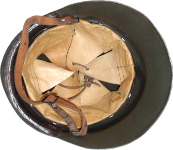 Coiffe modèle 26 (fabrication années 50). Coiffe modèle 26 (fabrication années 50).