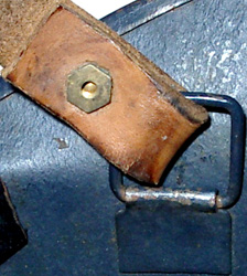 Fixation amovible avec vis Mle 37. Fixation amovible avec vis Mle 37.