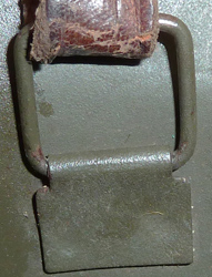 Passant de jugulaire. Passant de jugulaire.